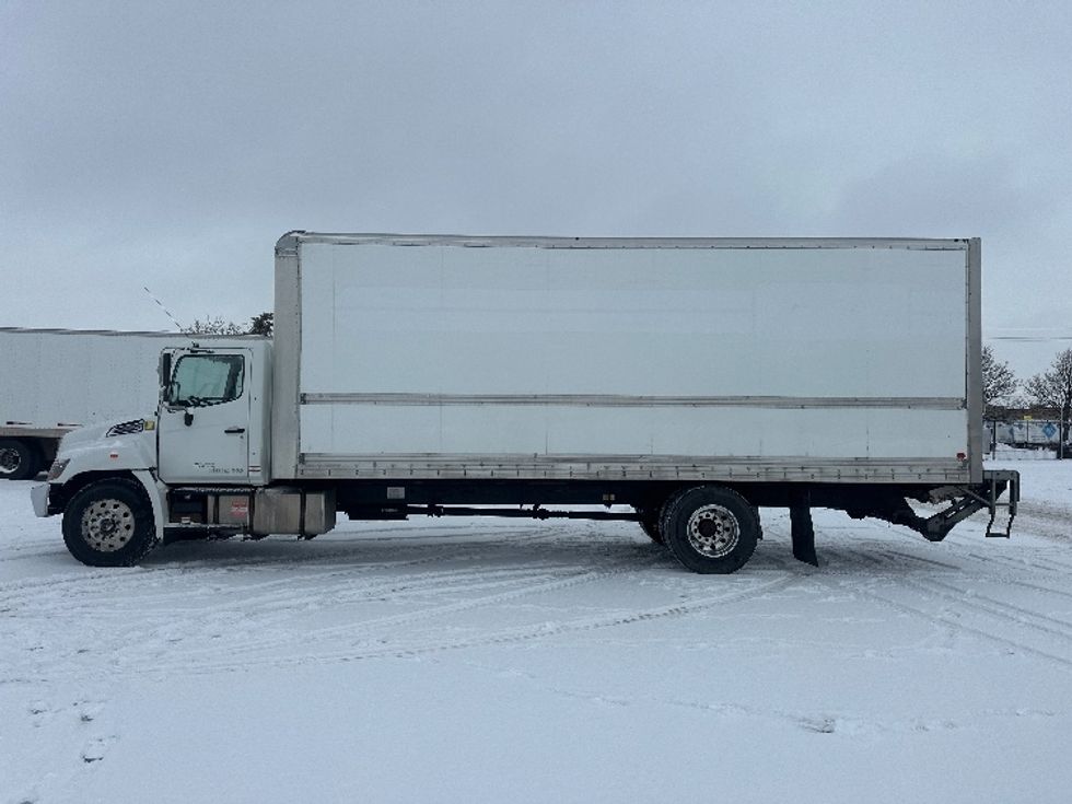 Medium Duty Box Truck-Light and Medium Duty Trucks-Hino-2019-268-Mississauga-ON-269,811\n\t\tkm-$ 69,750 - Image 4