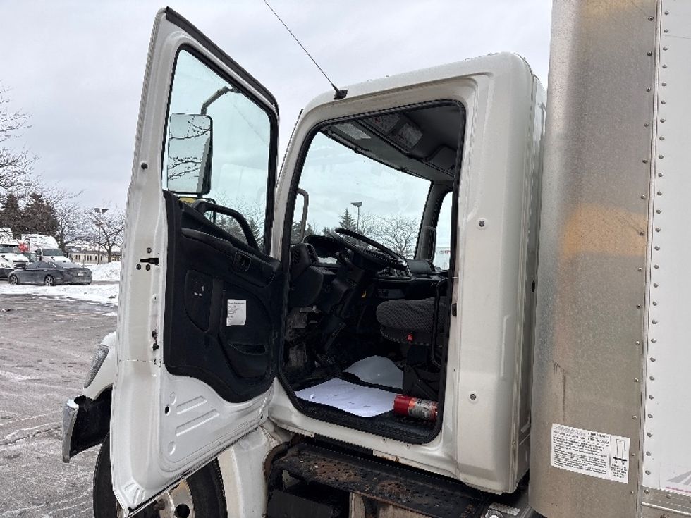 Medium Duty Box Truck-Light and Medium Duty Trucks-Hino-2019-268-Mississauga-ON-359,374\n\t\tkm-$ 60,250 - Image 16