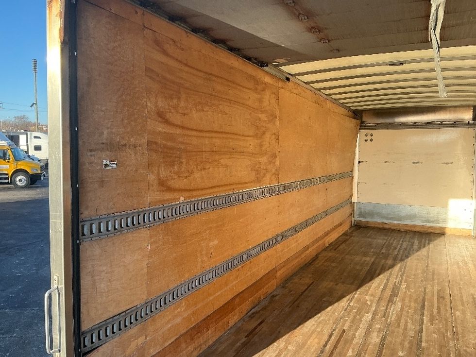 Medium Duty Box Truck-Light and Medium Duty Trucks-Hino-2019-268-Moberly-MO-201,362\n\t\tmiles-$ 47,750 - Image 11