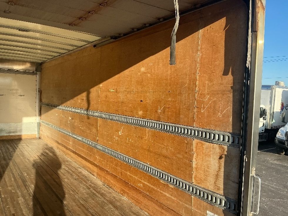 Medium Duty Box Truck-Light and Medium Duty Trucks-Hino-2019-268-Moberly-MO-201,362\n\t\tmiles-$ 47,750 - Image 12