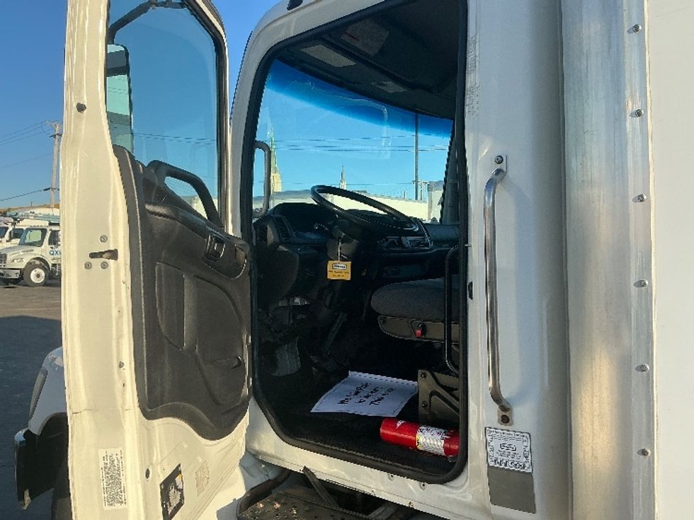 Medium Duty Box Truck-Light and Medium Duty Trucks-Hino-2019-268-Moberly-MO-201,362\n\t\tmiles-$ 47,750 - Image 16