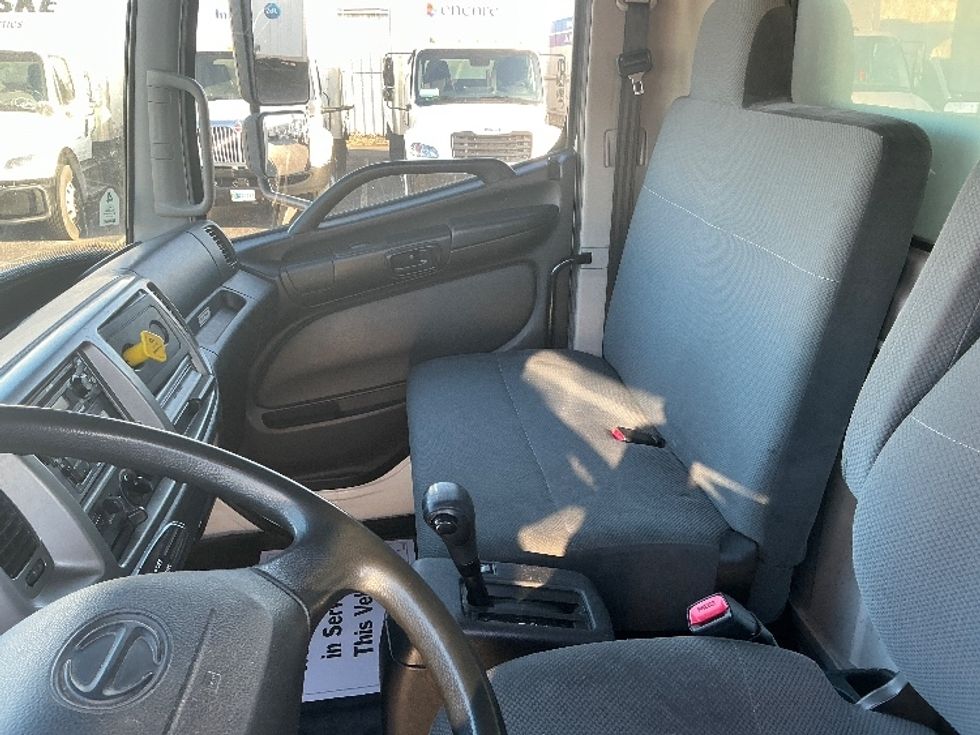 Medium Duty Box Truck-Light and Medium Duty Trucks-Hino-2019-268-Moberly-MO-201,362\n\t\tmiles-$ 47,750 - Image 19