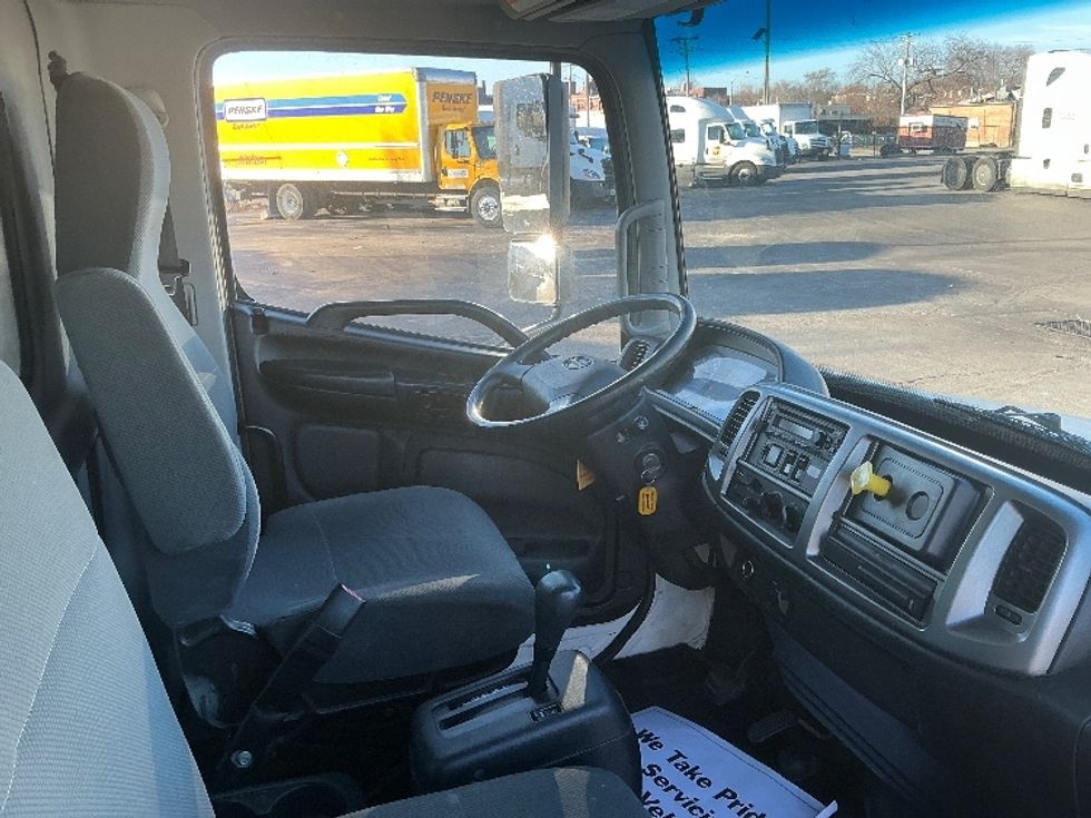 Medium Duty Box Truck-Light and Medium Duty Trucks-Hino-2019-268-Moberly-MO-201,362\n\t\tmiles-$ 47,750 - Image 22