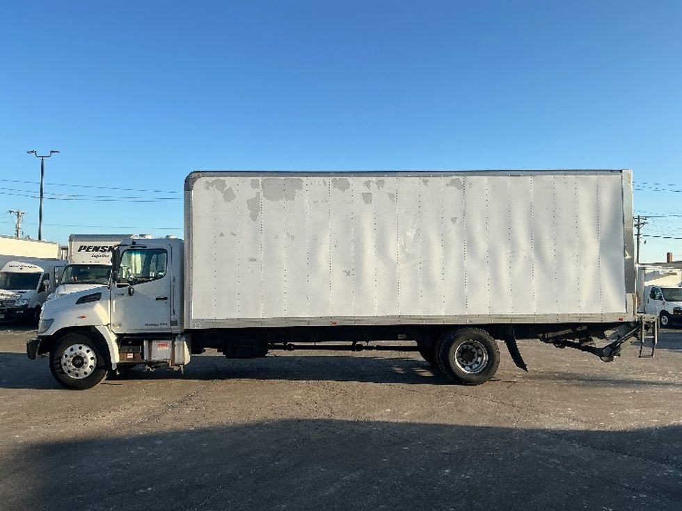 Medium Duty Box Truck-Light and Medium Duty Trucks-Hino-2019-268-Moberly-MO-201,362\n\t\tmiles-$ 47,750 - Image 4