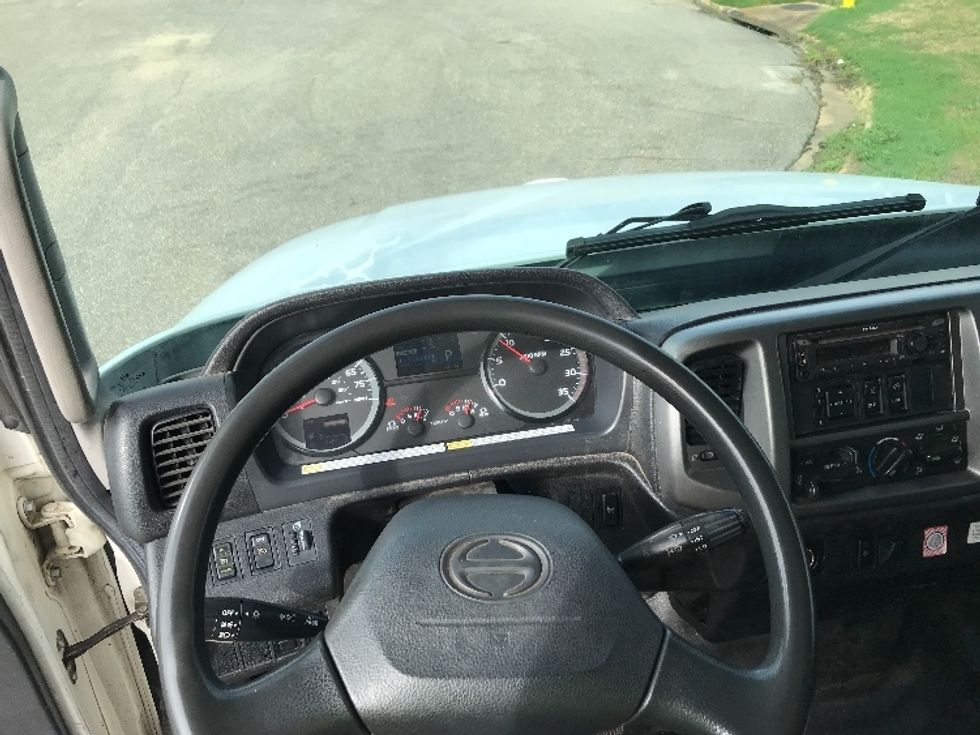 Medium Duty Box Truck-Light and Medium Duty Trucks-Hino-2019-268-Montgomery-AL-44,418\n\t\tmiles-$ 62,500 - Image 17