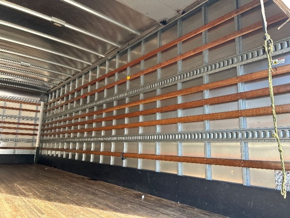 Medium Duty Box Truck-Light and Medium Duty Trucks-Hino-2019-268-Montgomery-NY-239,000\n\t\tmiles-$ 36,000 - Image 12