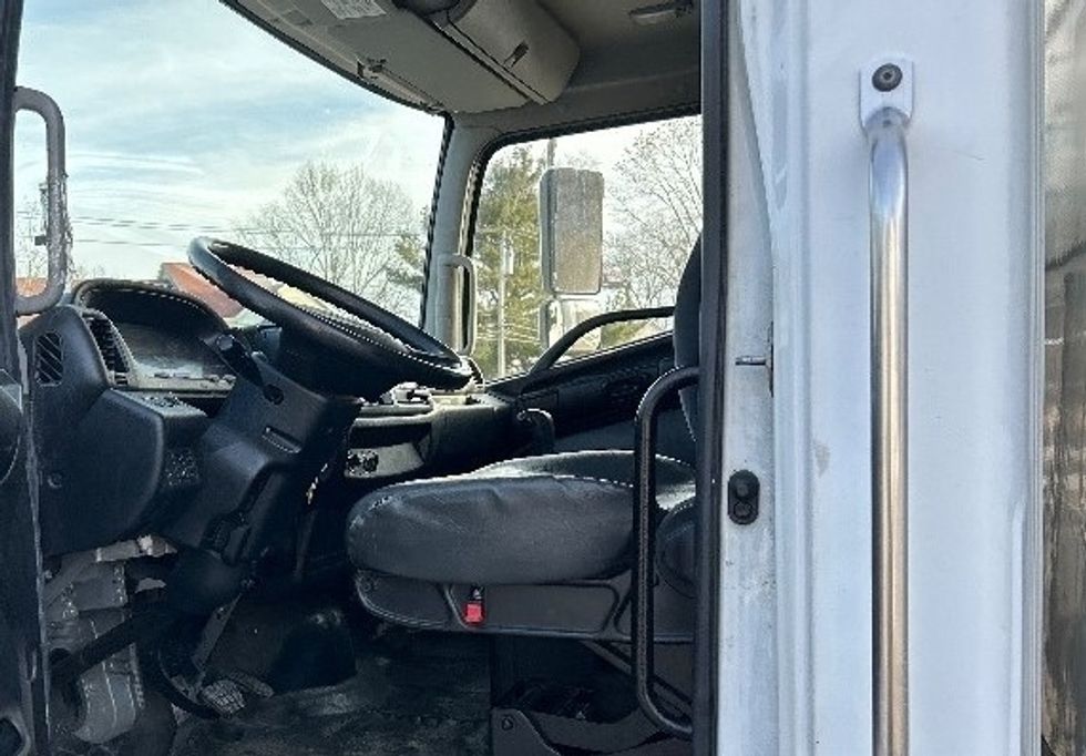 Medium Duty Box Truck-Light and Medium Duty Trucks-Hino-2019-268-Montgomery-NY-239,000\n\t\tmiles-$ 36,000 - Image 16