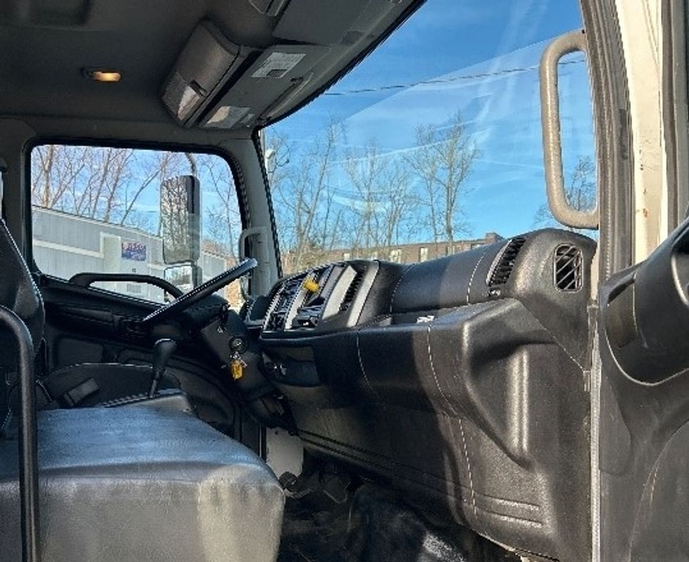 Medium Duty Box Truck-Light and Medium Duty Trucks-Hino-2019-268-Montgomery-NY-239,000\n\t\tmiles-$ 36,000 - Image 20