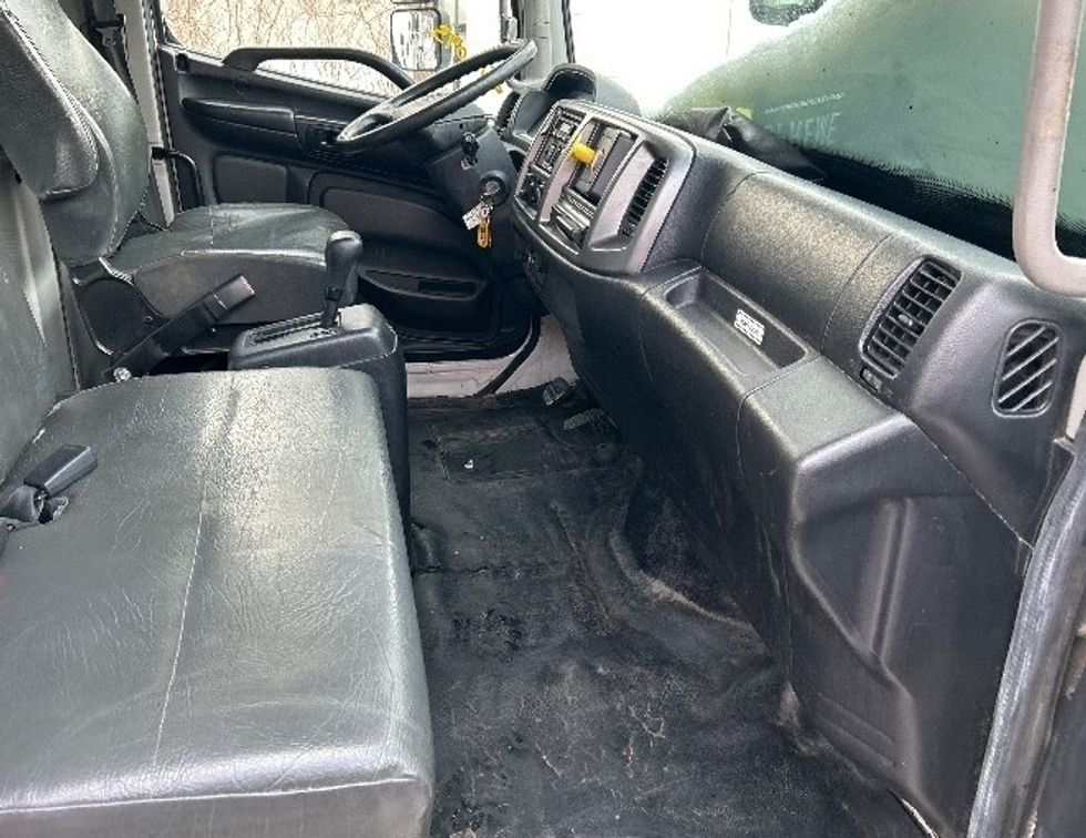 Medium Duty Box Truck-Light and Medium Duty Trucks-Hino-2019-268-Montgomery-NY-239,000\n\t\tmiles-$ 36,000 - Image 22