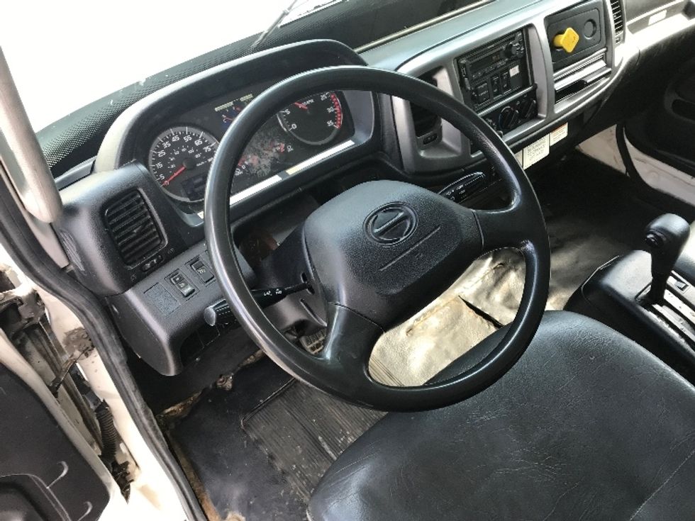 Medium Duty Box Truck-Light and Medium Duty Trucks-Hino-2019-268-Morristown-TN-302,697\n\t\tmiles-$ 31,500 - Image 17