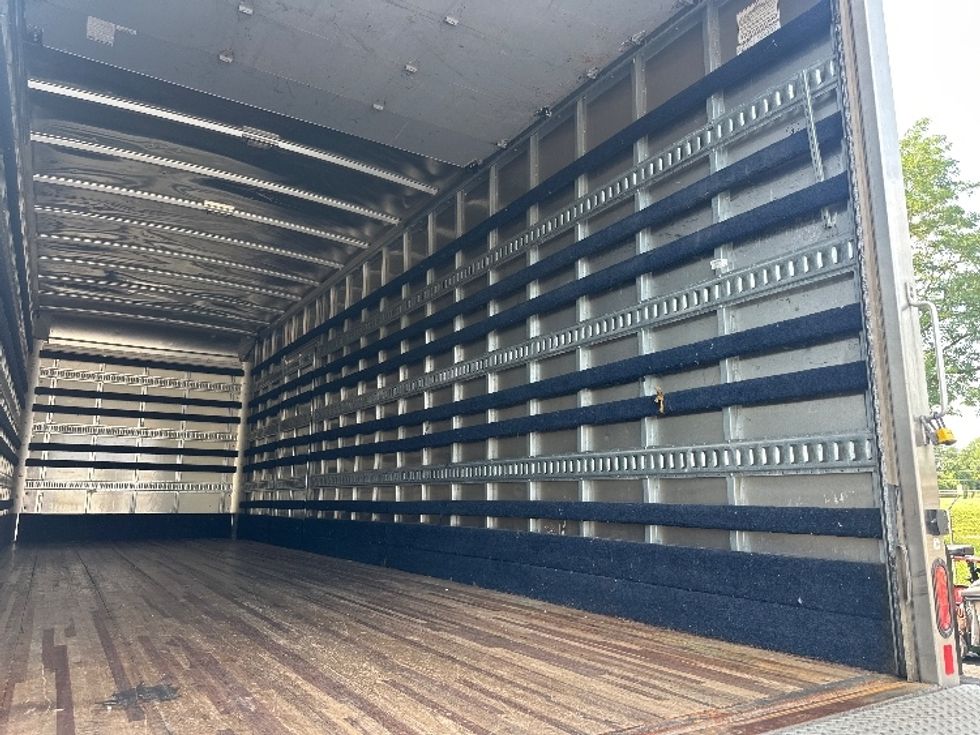 Medium Duty Box Truck-Light and Medium Duty Trucks-Hino-2019-268-New Castle-DE-129,795\n\t\tmiles-$ 52,000 - Image 12