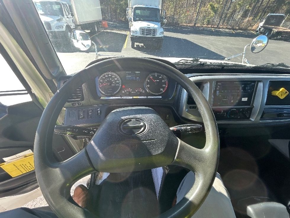Medium Duty Box Truck-Light and Medium Duty Trucks-Hino-2019-268-Norcross-GA-170,778\n\t\tmiles-$ 55,750 - Image 17