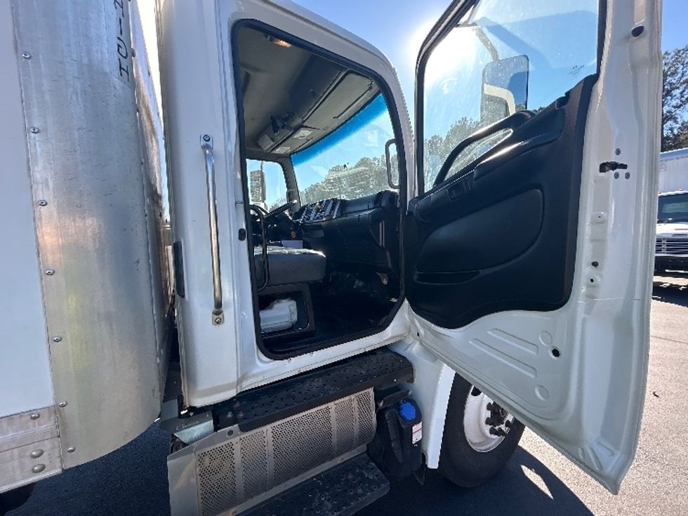 Medium Duty Box Truck-Light and Medium Duty Trucks-Hino-2019-268-Norcross-GA-170,778\n\t\tmiles-$ 55,750 - Image 19