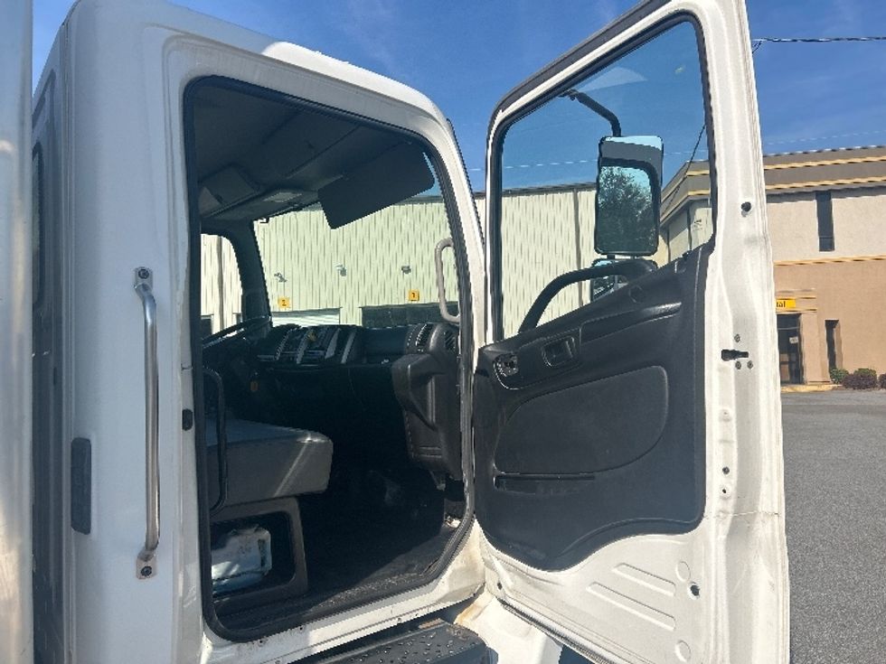 Medium Duty Box Truck-Light and Medium Duty Trucks-Hino-2019-268-Norcross-GA-172,859\n\t\tmiles-$ 49,750 - Image 20