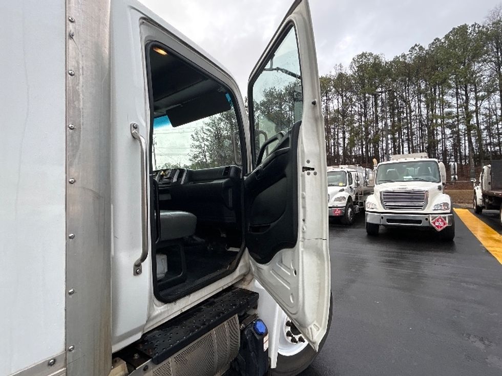 Medium Duty Box Truck-Light and Medium Duty Trucks-Hino-2019-268-Norcross-GA-225,505\n\t\tmiles-$ 45,500 - Image 20