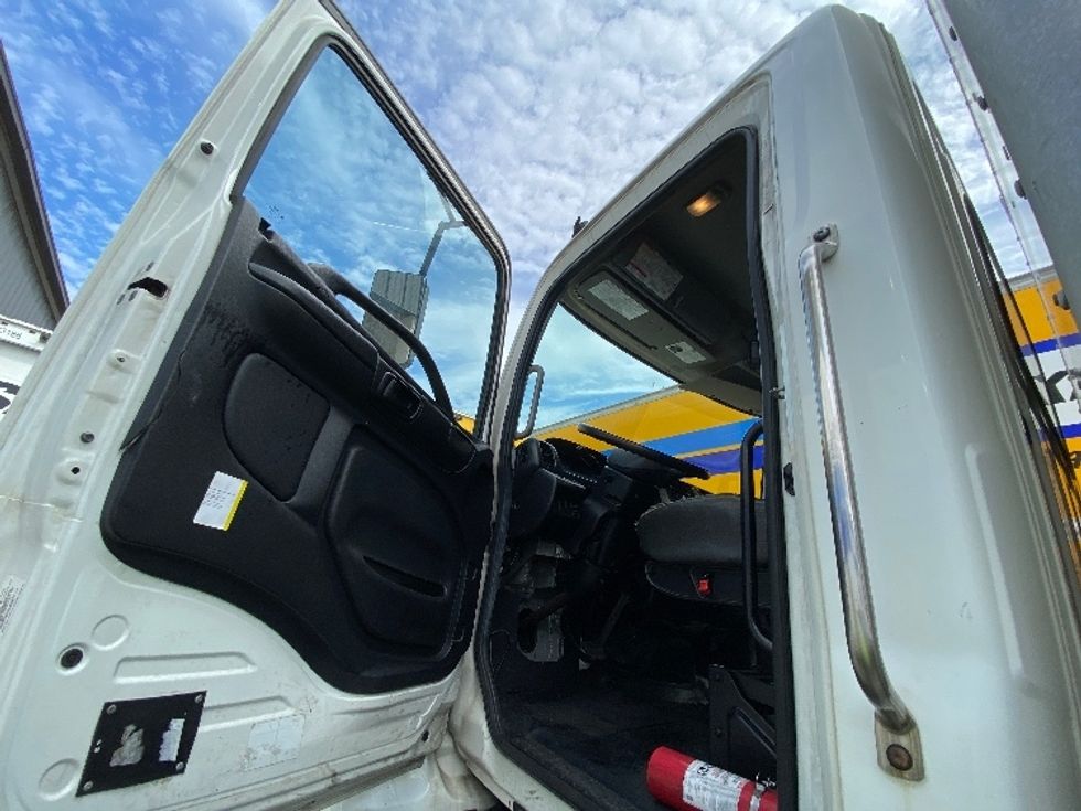 Medium Duty Box Truck-Light and Medium Duty Trucks-Hino-2019-268-North Bergen-NJ-112,090\n\t\tmiles-$ 54,750 - Image 16
