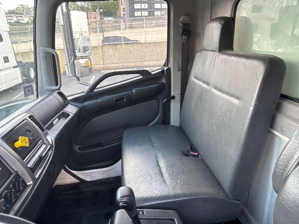 Medium Duty Box Truck-Light and Medium Duty Trucks-Hino-2019-268-North Bergen-NJ-112,090\n\t\tmiles-$ 54,750 - Image 19