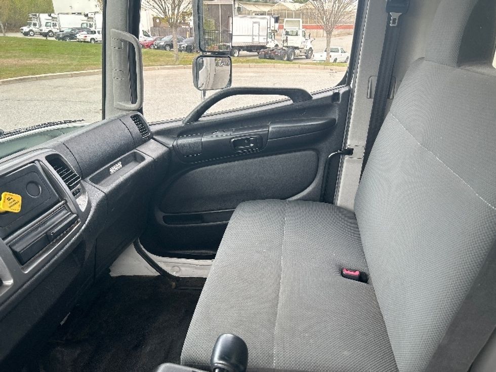Medium Duty Box Truck-Light and Medium Duty Trucks-Hino-2019-268-Norton-MA-99,545\n\t\tmiles-$ 56,750 - Image 19