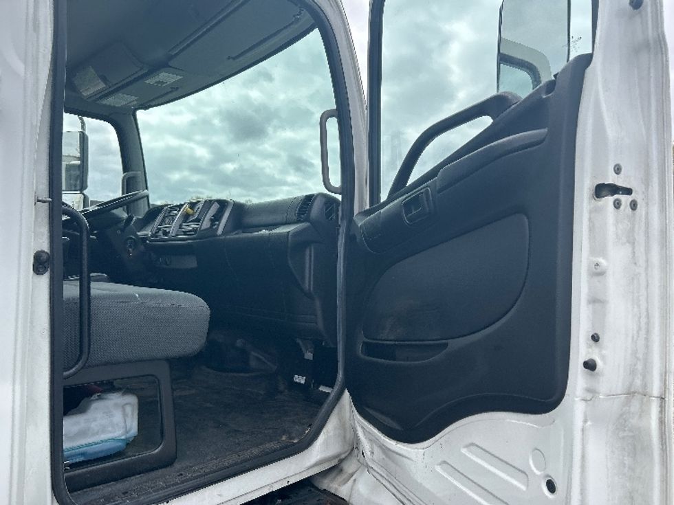 Medium Duty Box Truck-Light and Medium Duty Trucks-Hino-2019-268-Norton-MA-99,545\n\t\tmiles-$ 56,750 - Image 20