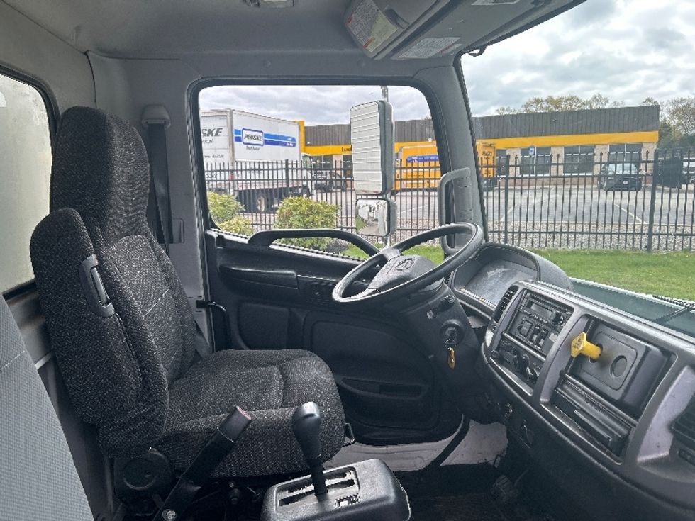Medium Duty Box Truck-Light and Medium Duty Trucks-Hino-2019-268-Norton-MA-99,545\n\t\tmiles-$ 56,750 - Image 22