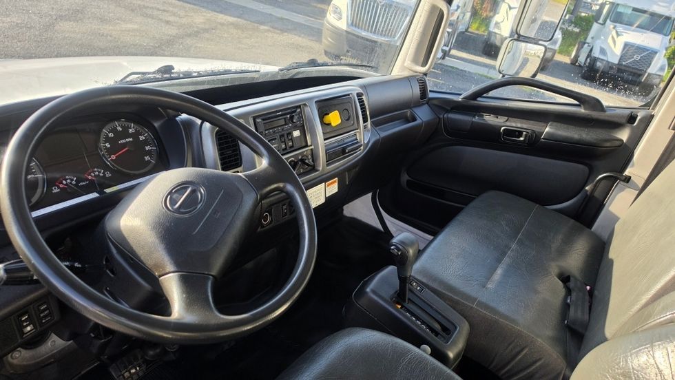 Medium Duty Box Truck-Light and Medium Duty Trucks-Hino-2019-268-Ocala-FL-131,412\n\t\tmiles-$ 64,500 - Image 17
