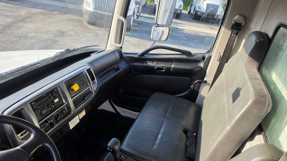 Medium Duty Box Truck-Light and Medium Duty Trucks-Hino-2019-268-Ocala-FL-131,412\n\t\tmiles-$ 64,500 - Image 19