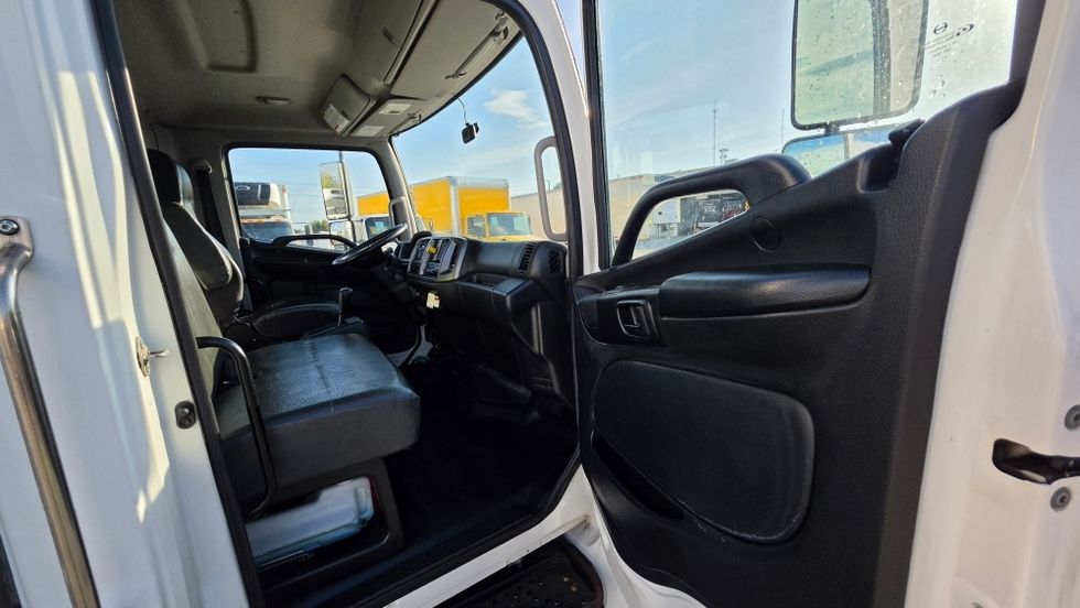 Medium Duty Box Truck-Light and Medium Duty Trucks-Hino-2019-268-Ocala-FL-131,412\n\t\tmiles-$ 64,500 - Image 20
