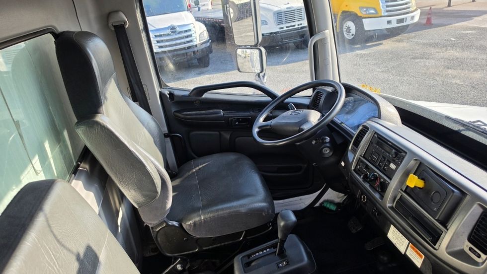 Medium Duty Box Truck-Light and Medium Duty Trucks-Hino-2019-268-Ocala-FL-131,412\n\t\tmiles-$ 64,500 - Image 22