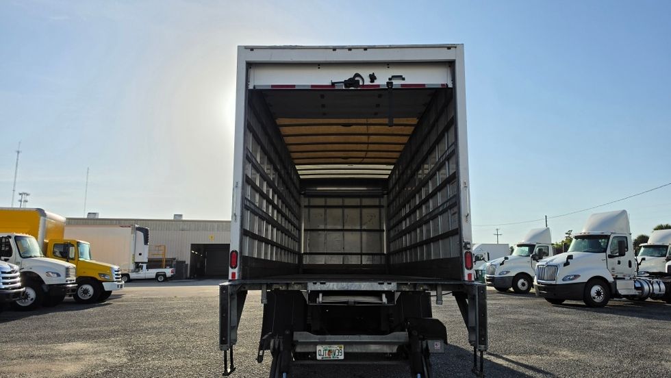 Medium Duty Box Truck-Light and Medium Duty Trucks-Hino-2019-268-Ocala-FL-131,412\n\t\tmiles-$ 64,500 - Image 8