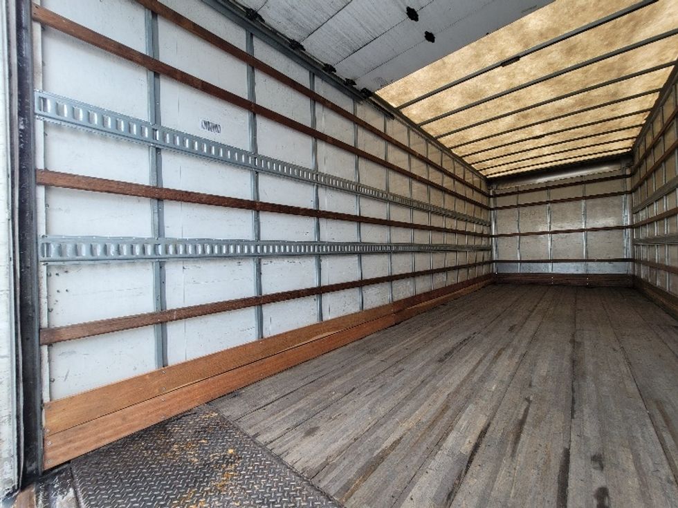 Medium Duty Box Truck-Light and Medium Duty Trucks-Hino-2019-268-Ocala-FL-195,313\n\t\tmiles-$ 50,250 - Image 11