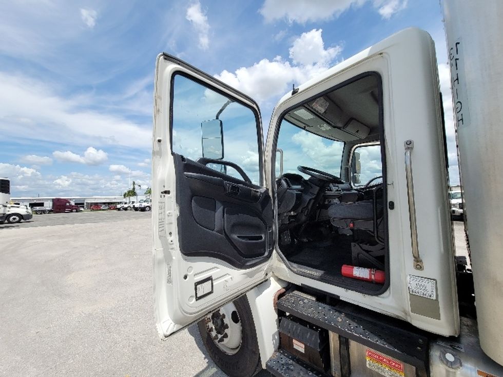Medium Duty Box Truck-Light and Medium Duty Trucks-Hino-2019-268-Ocala-FL-195,313\n\t\tmiles-$ 50,250 - Image 17
