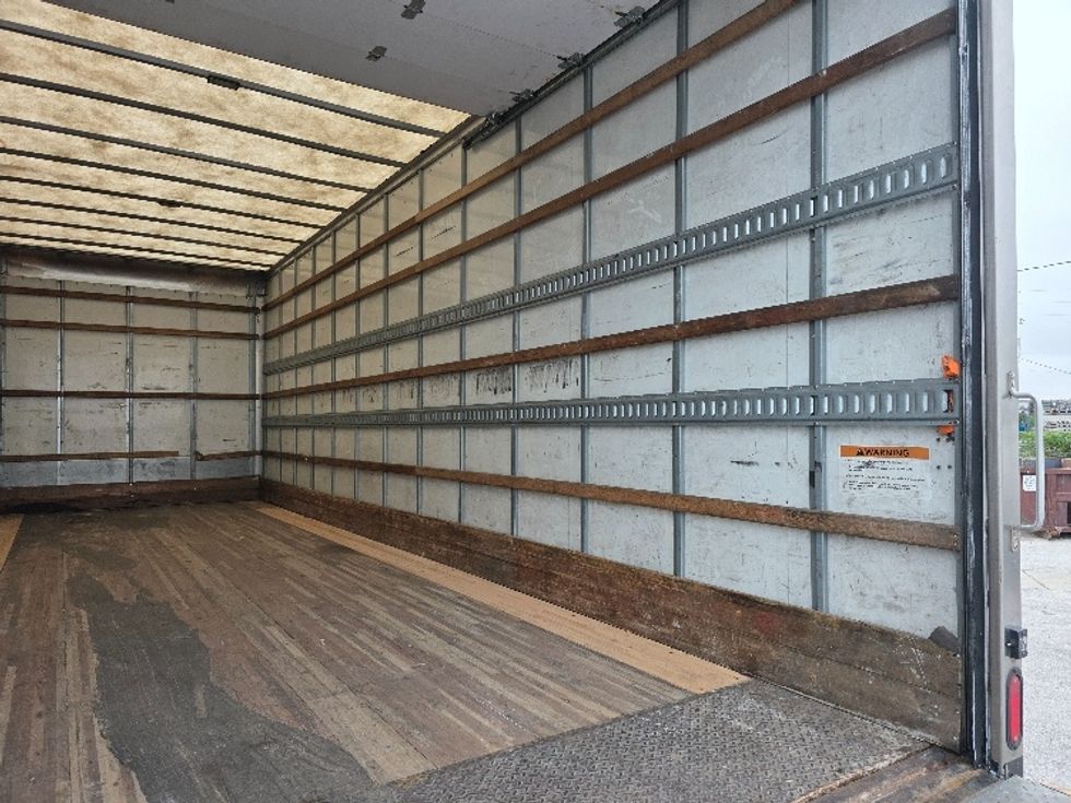 Medium Duty Box Truck-Light and Medium Duty Trucks-Hino-2019-268-Ocala-FL-250,398\n\t\tmiles-$ 39,500 - Image 12