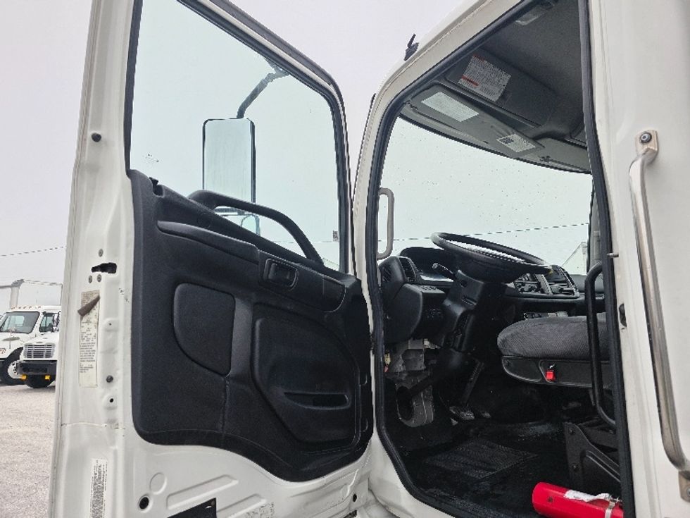 Medium Duty Box Truck-Light and Medium Duty Trucks-Hino-2019-268-Ocala-FL-250,398\n\t\tmiles-$ 39,500 - Image 16
