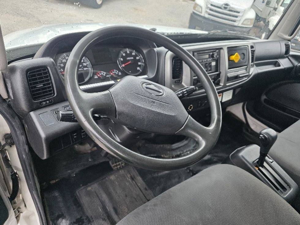 Medium Duty Box Truck-Light and Medium Duty Trucks-Hino-2019-268-Ocala-FL-250,398\n\t\tmiles-$ 39,500 - Image 17