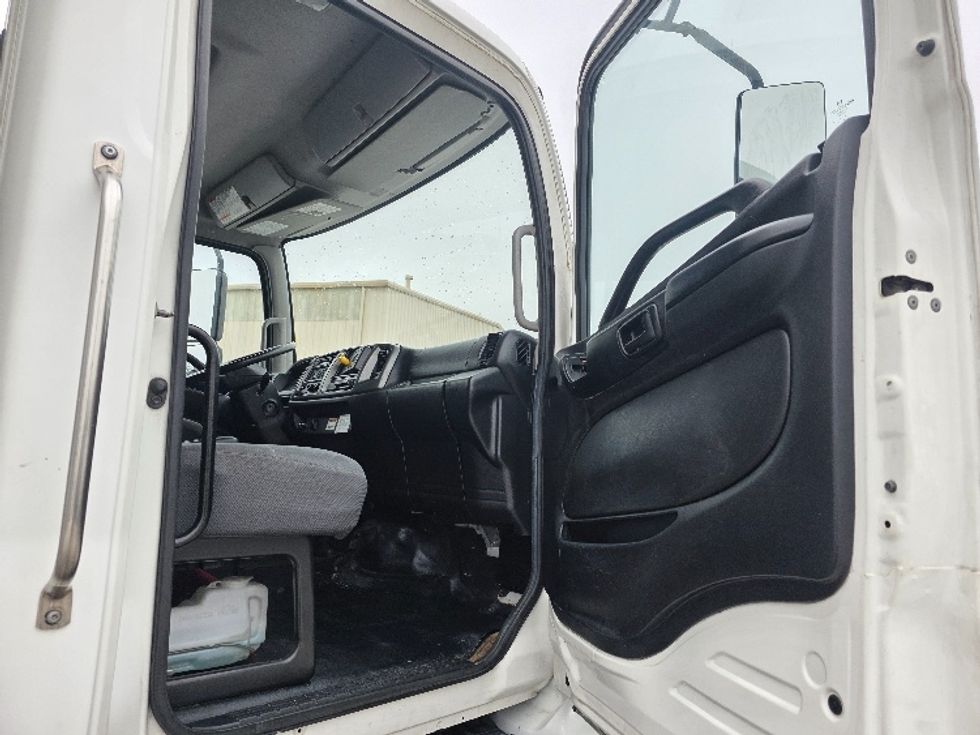 Medium Duty Box Truck-Light and Medium Duty Trucks-Hino-2019-268-Ocala-FL-250,398\n\t\tmiles-$ 39,500 - Image 20