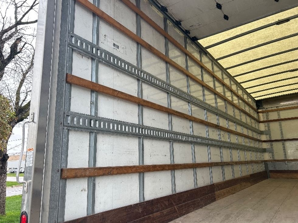 Medium Duty Box Truck-Light and Medium Duty Trucks-Hino-2019-268-Omaha-NE-241,455\n\t\tmiles-$ 41,000 - Image 11