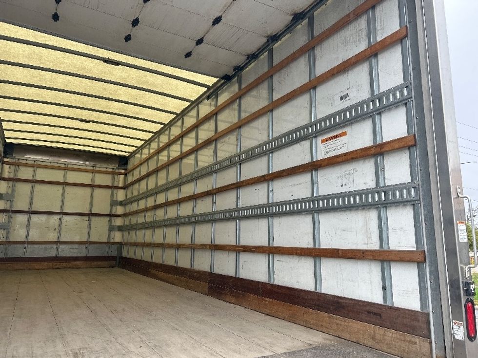 Medium Duty Box Truck-Light and Medium Duty Trucks-Hino-2019-268-Omaha-NE-241,455\n\t\tmiles-$ 41,000 - Image 12