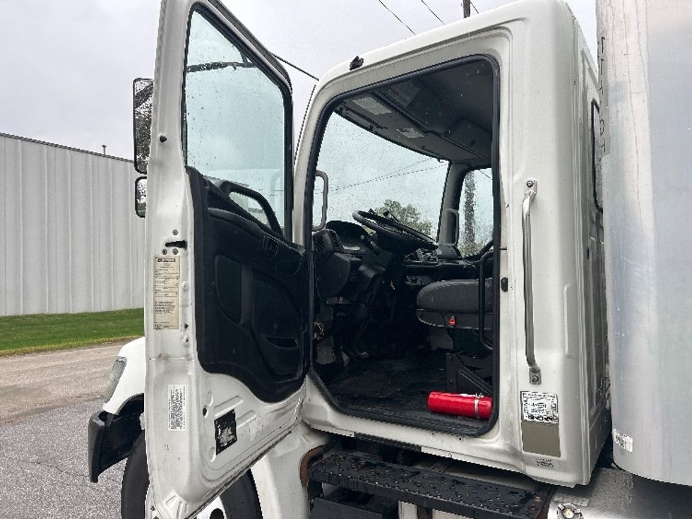 Medium Duty Box Truck-Light and Medium Duty Trucks-Hino-2019-268-Omaha-NE-241,455\n\t\tmiles-$ 41,000 - Image 16