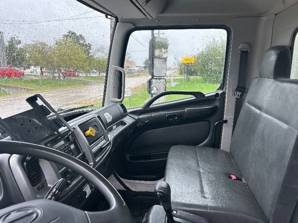 Medium Duty Box Truck-Light and Medium Duty Trucks-Hino-2019-268-Omaha-NE-241,455\n\t\tmiles-$ 41,000 - Image 19