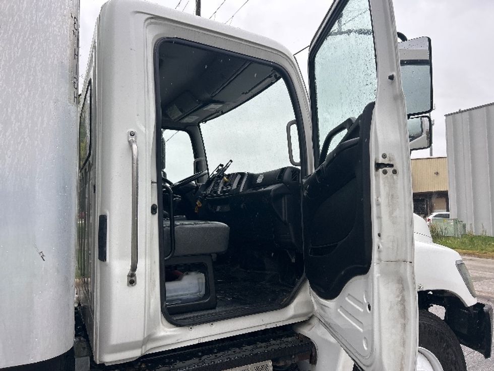 Medium Duty Box Truck-Light and Medium Duty Trucks-Hino-2019-268-Omaha-NE-241,455\n\t\tmiles-$ 41,000 - Image 20
