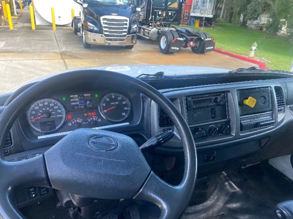 Medium Duty Box Truck-Light and Medium Duty Trucks-Hino-2019-268-Orlando-FL-209,889\n\t\tmiles-$ 42,500 - Image 18