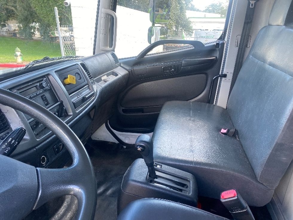 Medium Duty Box Truck-Light and Medium Duty Trucks-Hino-2019-268-Orlando-FL-209,889\n\t\tmiles-$ 42,500 - Image 19