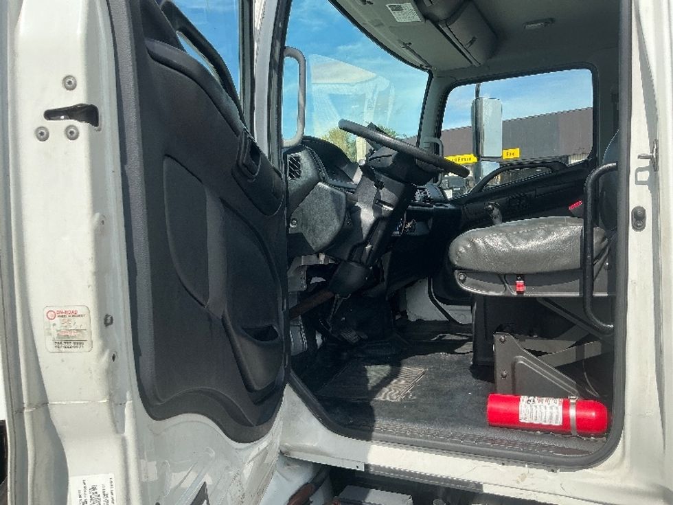 Medium Duty Box Truck-Light and Medium Duty Trucks-Hino-2019-268-Orlando-FL-97,977\n\t\tmiles-$ 61,750 - Image 16
