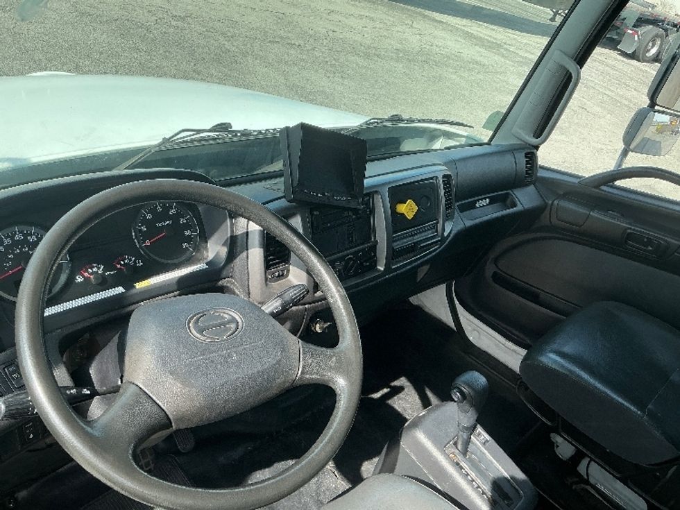 Medium Duty Box Truck-Light and Medium Duty Trucks-Hino-2019-268-Orlando-FL-97,977\n\t\tmiles-$ 61,750 - Image 18