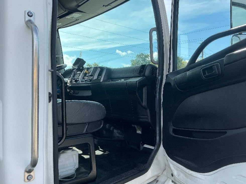 Medium Duty Box Truck-Light and Medium Duty Trucks-Hino-2019-268-Orlando-FL-97,977\n\t\tmiles-$ 61,750 - Image 20