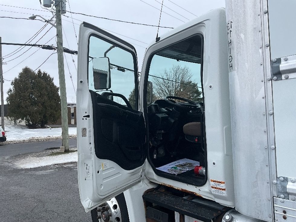 Medium Duty Box Truck-Light and Medium Duty Trucks-Hino-2019-268-Ottawa-ON-185,767\n\t\tkm-$ 76,750 - Image 16