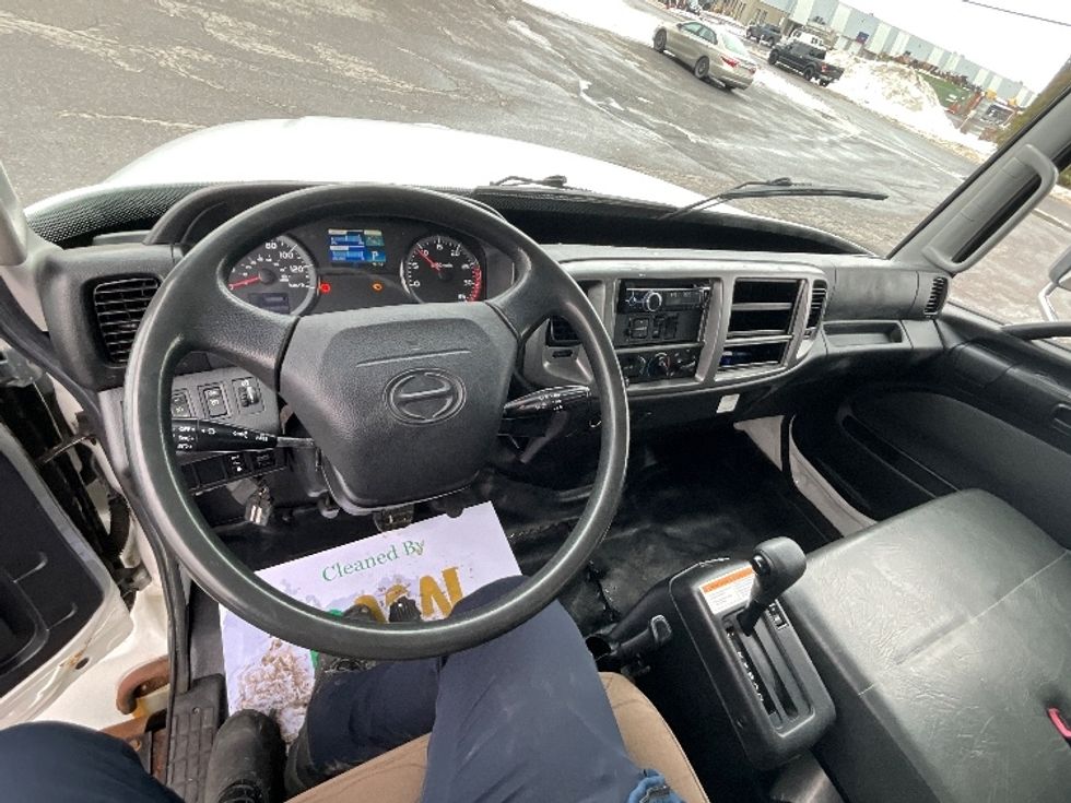 Medium Duty Box Truck-Light and Medium Duty Trucks-Hino-2019-268-Ottawa-ON-185,767\n\t\tkm-$ 76,750 - Image 17