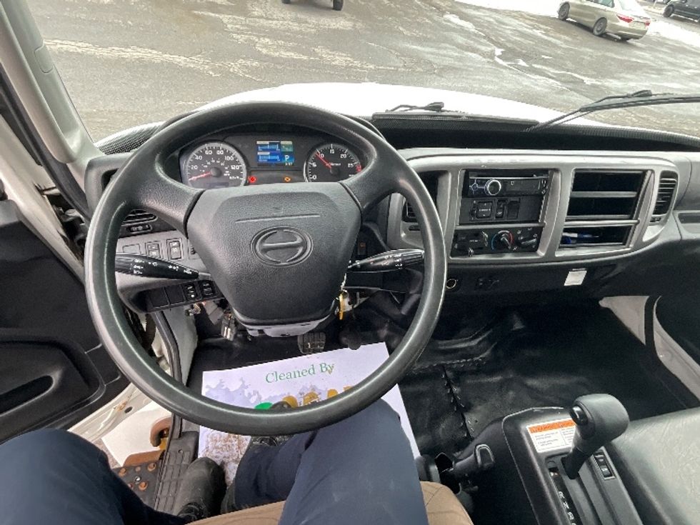 Medium Duty Box Truck-Light and Medium Duty Trucks-Hino-2019-268-Ottawa-ON-185,767\n\t\tkm-$ 76,750 - Image 18