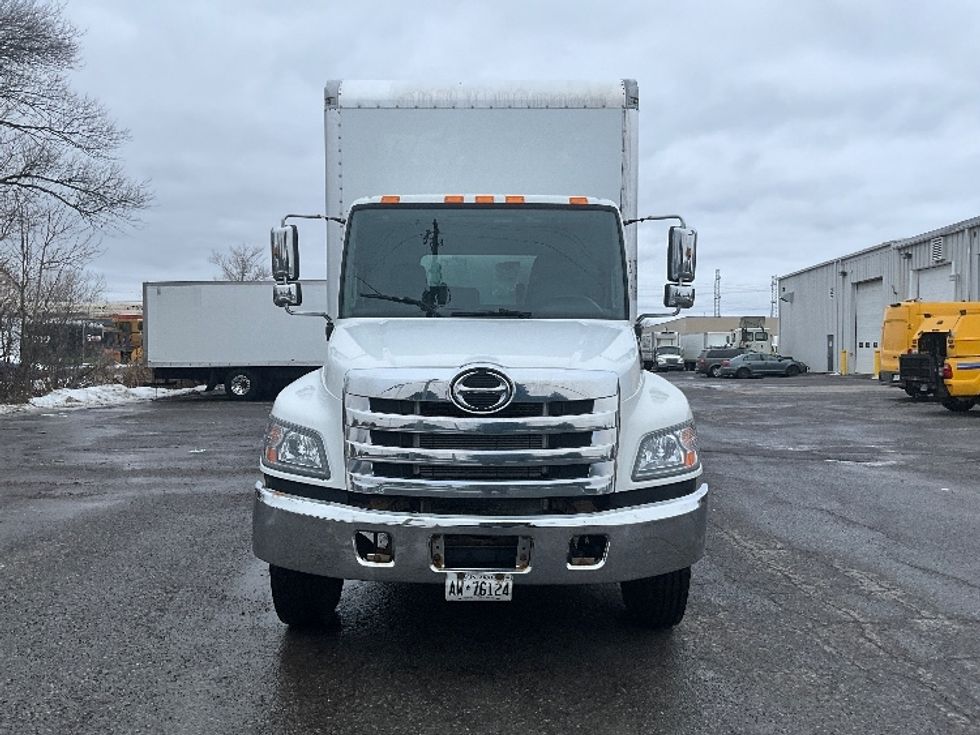 Medium Duty Box Truck-Light and Medium Duty Trucks-Hino-2019-268-Ottawa-ON-185,767\n\t\tkm-$ 76,750 - Image 2