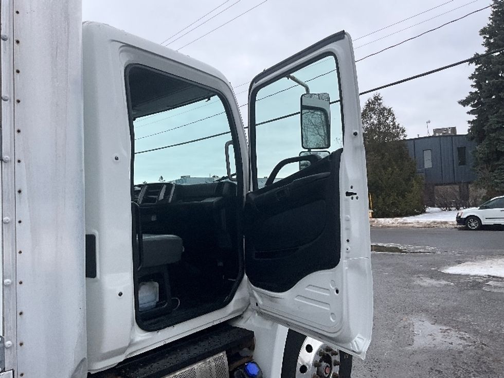 Medium Duty Box Truck-Light and Medium Duty Trucks-Hino-2019-268-Ottawa-ON-185,767\n\t\tkm-$ 76,750 - Image 20